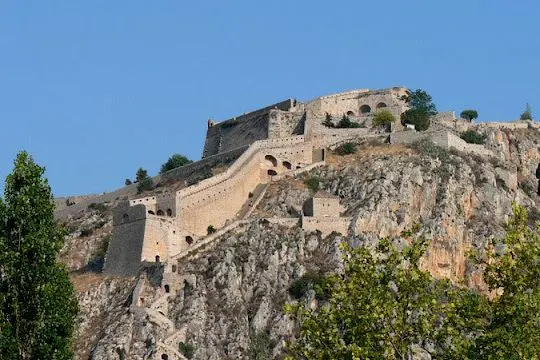 Παλαμήδι και θέα στο Ναύπλιο